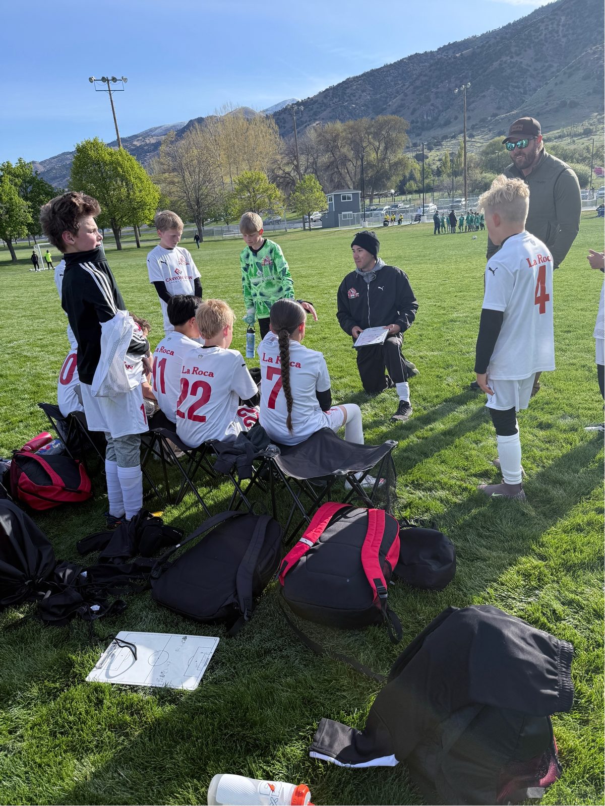 Pre-game talk — David always there on the sidelines 🏆